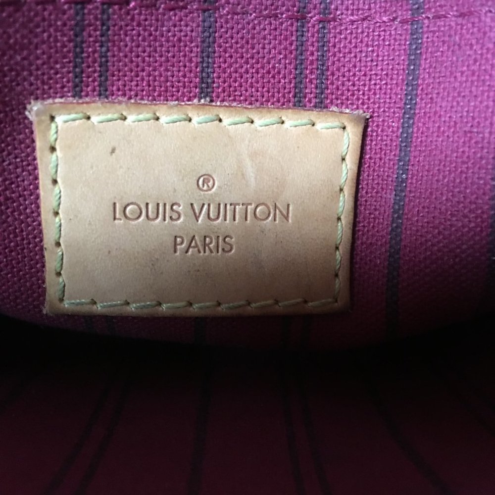 Authentic Louis Vuitton Neverfull GM Clutch Pivione - Picture 7 of 9